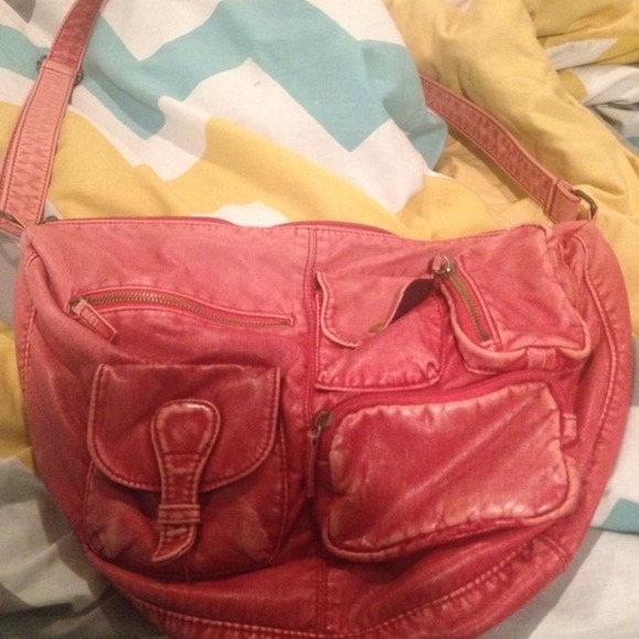 Red medium sizes crossbody purse - Picture 1 of 3