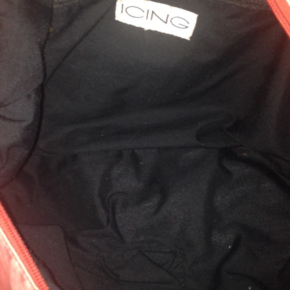 Red medium sizes crossbody purse - Picture 2 of 3