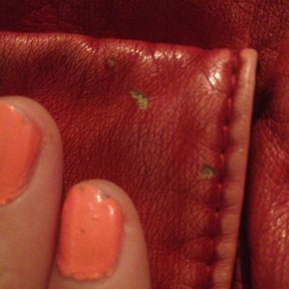 Red medium sizes crossbody purse - Picture 3 of 3