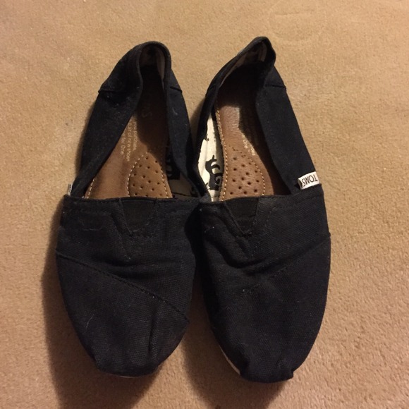 Toms Women's Black Canvas Classic Slip On Shoes