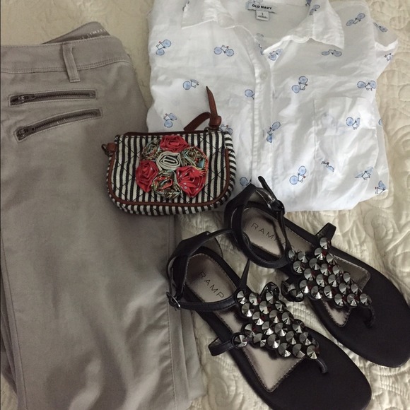 White Patterned Flannel and Rampage Sandles BUNDLE - Picture 1 of 4