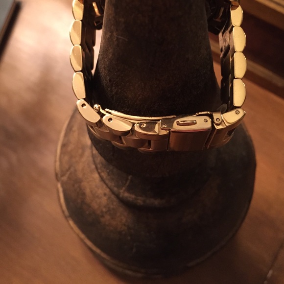 SOLD  "Look, It's Michael". NEW Michael Kors Watch - Picture 4 of 4