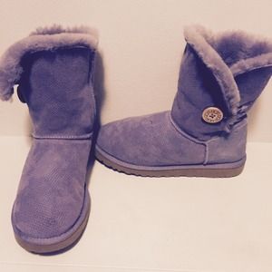 Like New Purple Ugg Bailey Button Boots