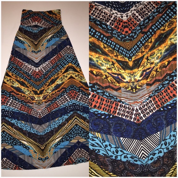🚫SOLD🚫 on IG NEW multi chevron maxi skirt  small
