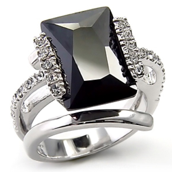 Jewelry - Fashion Ring Size 8