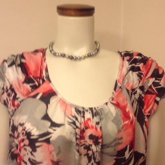 NEW WITHOUT A TAG FORAL BLOUSE GORGEOUS - Picture 3 of 4