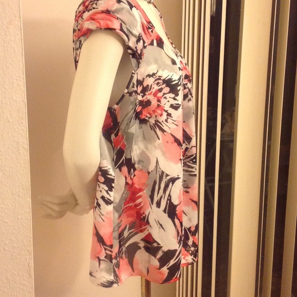 NEW WITHOUT A TAG FORAL BLOUSE GORGEOUS - Picture 4 of 4