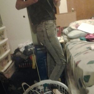 Gray skinny jeansn