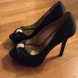 Guess high heel peep toe black satin