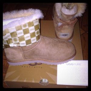 Ugg Bailey Bow Mini sz 8 New Authentic