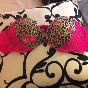 Victoria Secret push up bra (strapless)