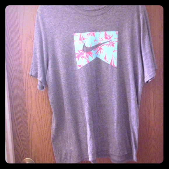 Nike boat print logo