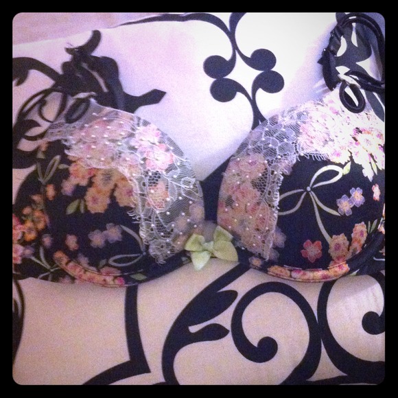 Victoria secret bra (: