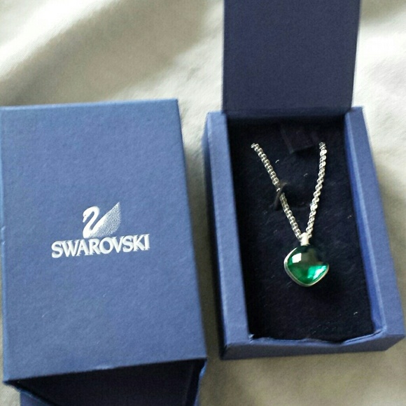 Emerald green swarovski necklace