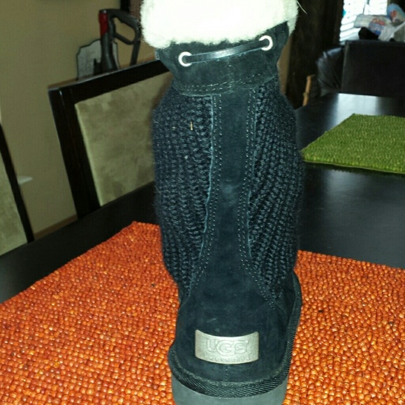 Size 5 Uggs in black! - Picture 3 of 4
