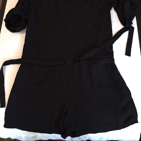 ⛔️SOLD⛔️BCBG ROMPER. - Picture 2 of 2