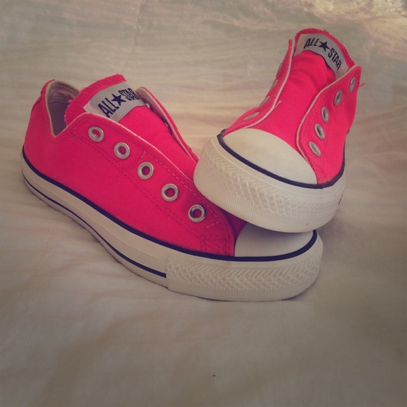 SOLD ON VINTED. Hot pink lace less converse