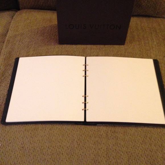 💙Louis Vuitton Notebook💙✋Sold - Picture 3 of 4