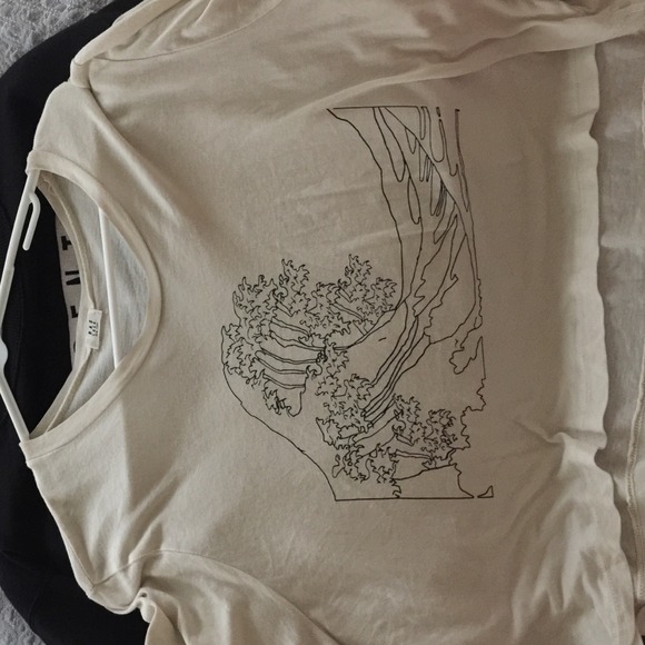Brandy Melville Vika Waves shirt