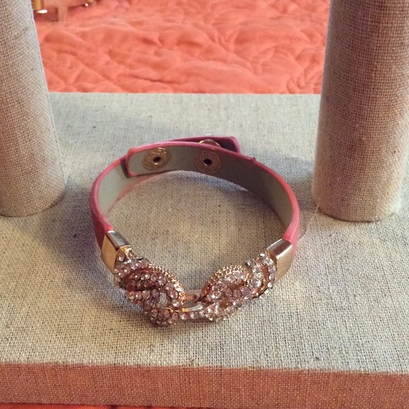 Cz encrusted leather snap bracelet. - Picture 2 of 4