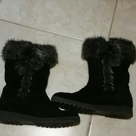 Black faux fur boots