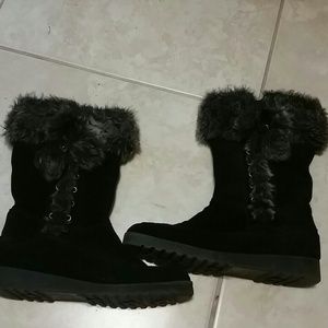 Black faux fur boots