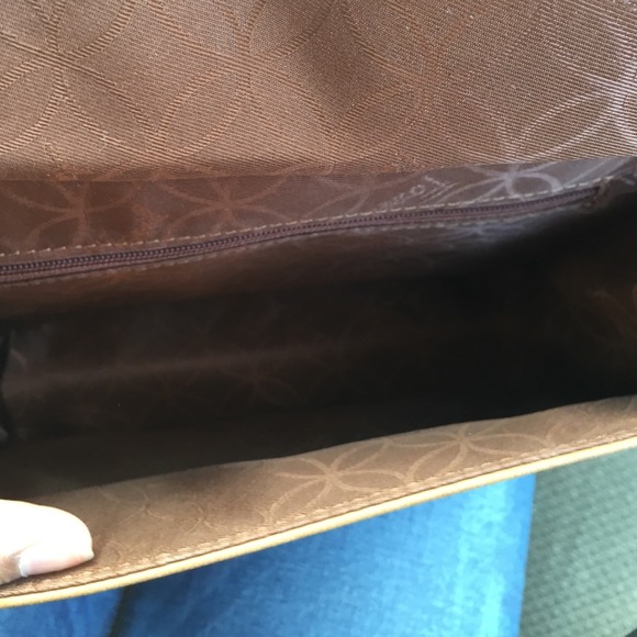 SOLD Fossil Shoulder Bag - Picture 2 of 3