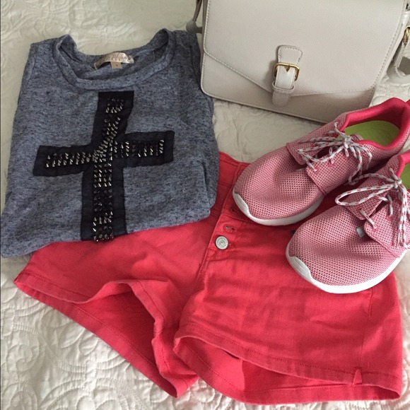 ♥️♥️ Sleeveless Cross Top - Picture 1 of 3