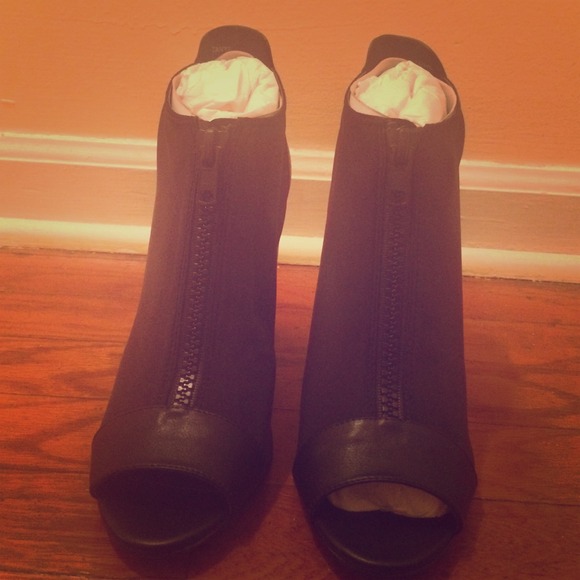 Outside heel height - 4" inside height - 3"