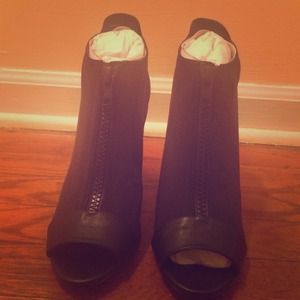 Outside heel height - 4" inside height - 3"