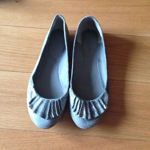 Never worn kenneth cole gray flats.