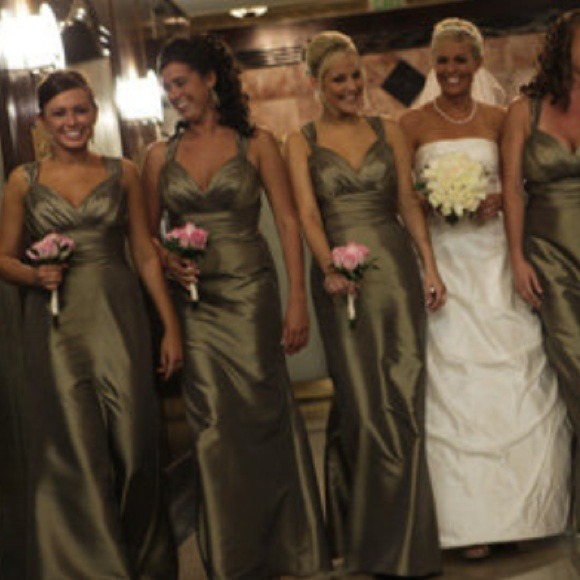 Beautiful dark gold Gown! Size 8 fits like 4-6 - Picture 1 of 4