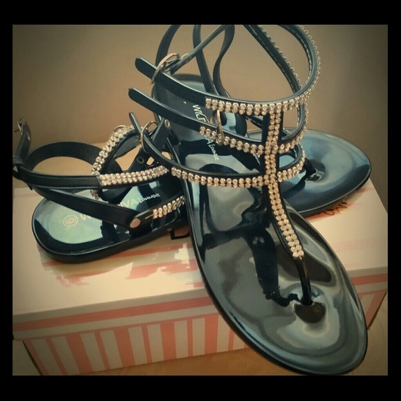 Wild Diva Shoes - 💎💎NWT! 🎀Black With Bling Thong Sandals 🎁💎