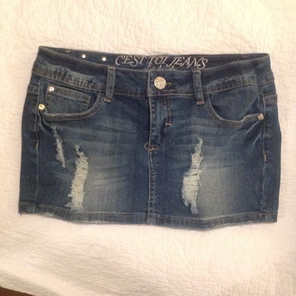 Short jean skirt