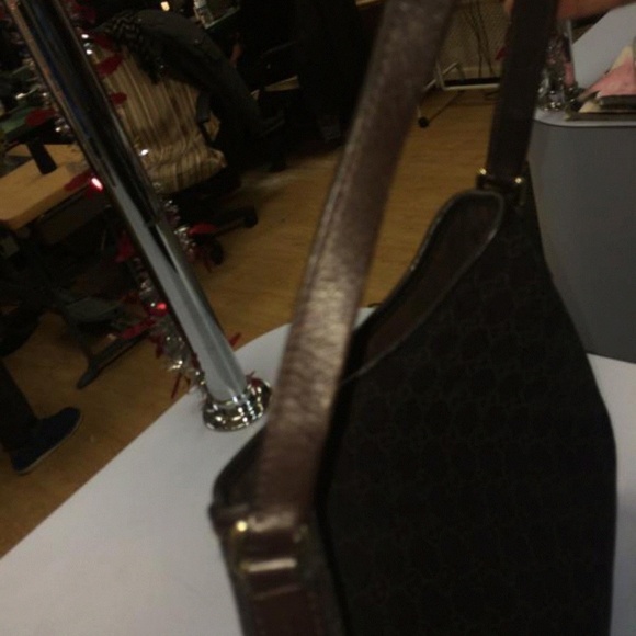 Gucci bag authentic  10by 13 inc in size - Picture 2 of 4