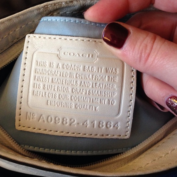 🆕👜Authentic Coach Zoe Leather Top Handle Pouch - Picture 2 of 5