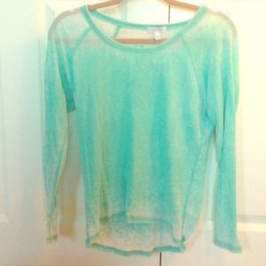 A lightweight and casual long sleeve shirt