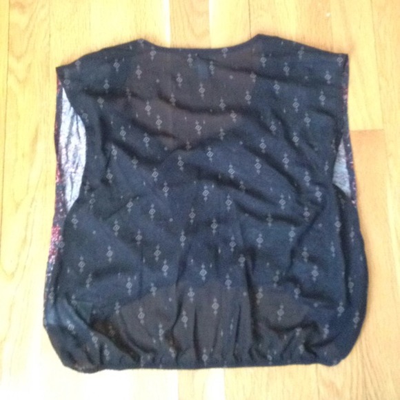 Shortsleeve crop top - Picture 2 of 2