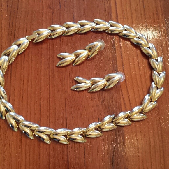 Necklace/earring set