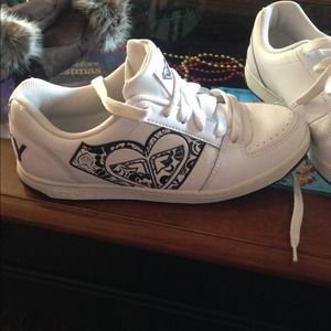 Roxy brand shoes
