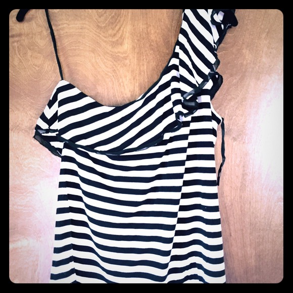One shoulder top