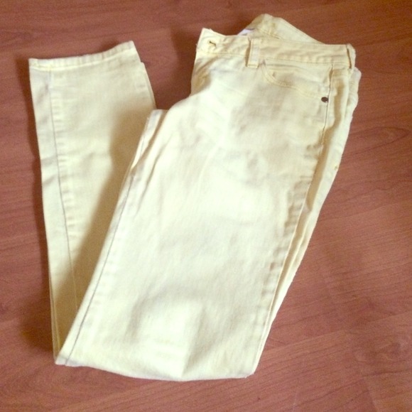 Yellow skinny jean