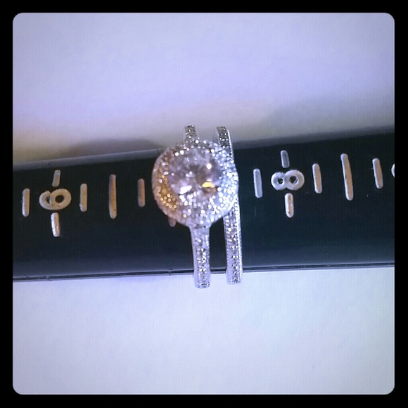 Engagement/wedding ring