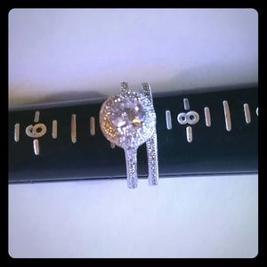 Engagement/wedding ring