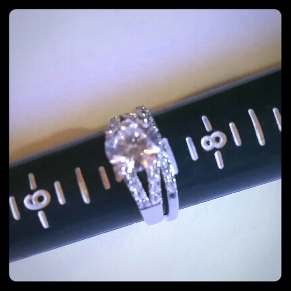 Engagement/wedding ring