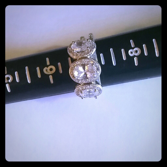 Engagement/wedding ring