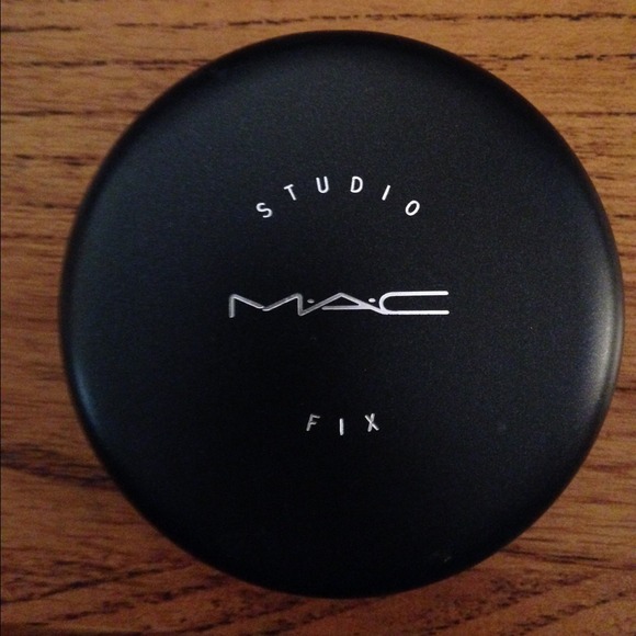 MAC studio fix powder foundation