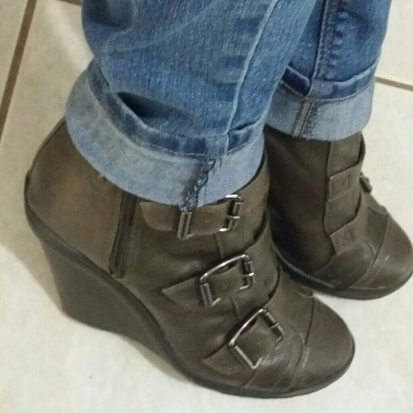 VERA WANG ANKLE BOOTS WEDGE SZ 7