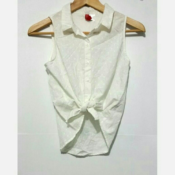 H&M White Polka Dotted Sleeveless Button Down