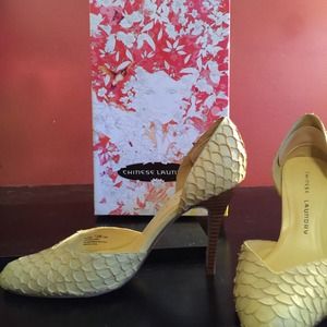 Chinese Laundry alligator embossed pumps